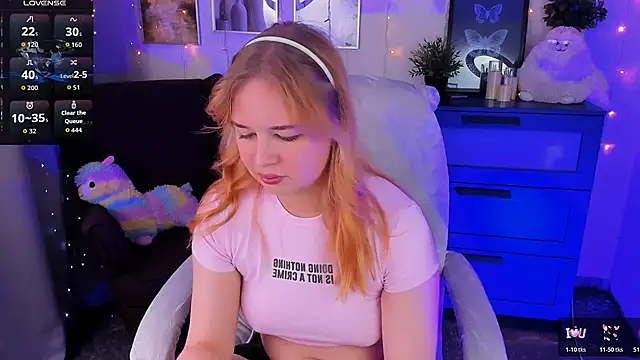 Snapshot of AlicePopsy chatting on October 29, 11:23 am AlicePopsy online show from October 29, 11:23 am