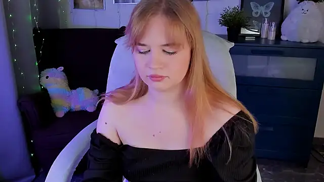 Snapshot of AlicePopsy chatting on December 5, 11:30 am AlicePopsy online show from December 5, 11:30 am