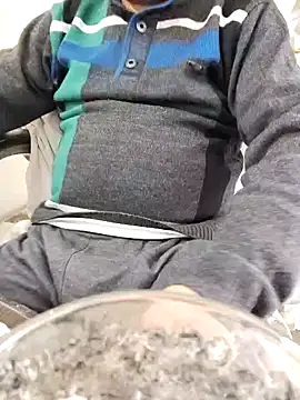 Snapshot of Hot-man39 chatting on January 5, 11:37 am Hot-man39 online show from January 5, 11:37 am