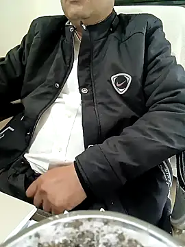 Snapshot of Hot-man39 chatting on February 5, 12:06 pm Hot-man39 online show from February 5, 12:06 pm