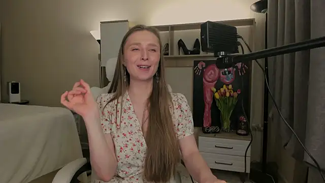 CharlotteWells online show from March 10, 5:07 pm