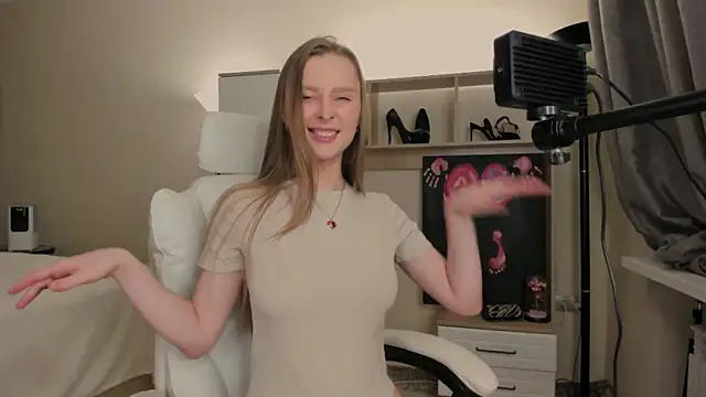 CharlotteWells online show from March 16, 1:49 pm