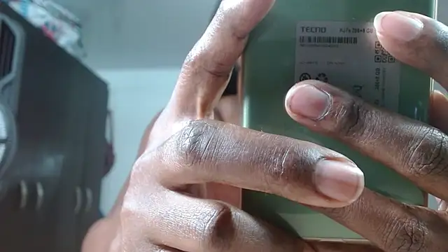 Snapshot of latinahot963 chatting on January 18, 12:02 am latinahot963 online show from January 18, 12:02 am