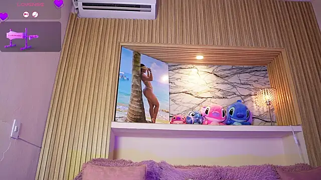 Snapshot of adri_crof chatting on October 22, 3:40 am adri crof online show from October 22, 3:40 am