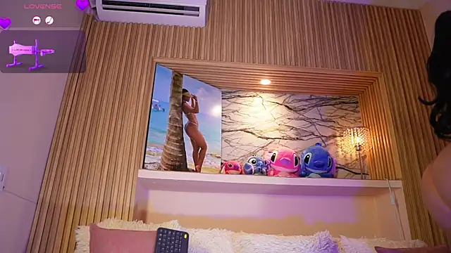 Snapshot of adri_crof chatting on November 12, 4:02 am adri crof online show from November 12, 4:02 am