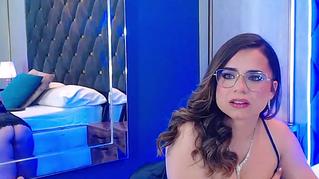 ThaniaJones online show from November 21, 3:11 pm