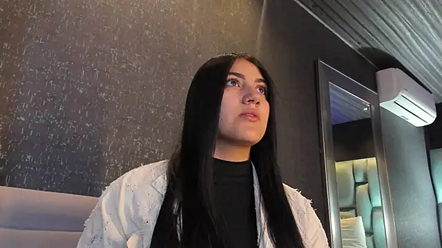 PaulinaDuarte online show from March 25, 12:00 pm