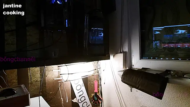 Snapshot of BongChannel chatting on January 1, 10:00 am BongChannel online show from January 1, 10:00 am