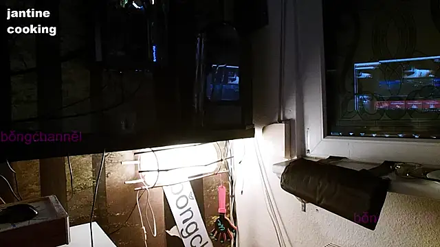 Snapshot of BongChannel chatting on January 1, 1:05 pm BongChannel online show from January 1, 1:05 pm