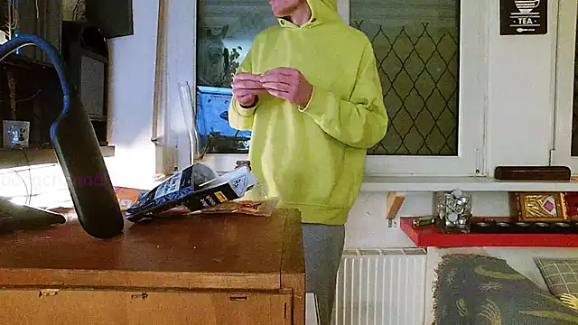 Snapshot of BongChannel chatting on January 3, 4:59 pm BongChannel online show from January 3, 4:59 pm