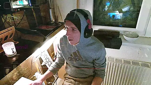 Snapshot of BongChannel chatting on January 4, 8:16 pm BongChannel online show from January 4, 8:16 pm