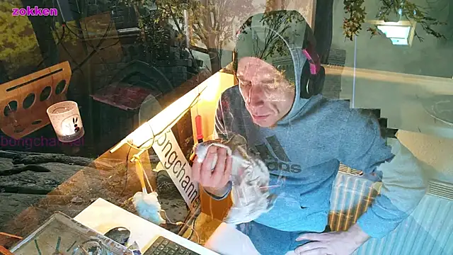 Snapshot of BongChannel chatting on January 5, 2:27 am BongChannel online show from January 5, 2:27 am