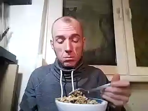 Snapshot of BongChannel chatting on January 6, 6:52 pm BongChannel online show from January 6, 6:52 pm