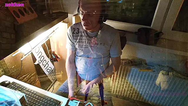 Snapshot of BongChannel chatting on January 10, 5:26 am BongChannel online show from January 10, 5:26 am