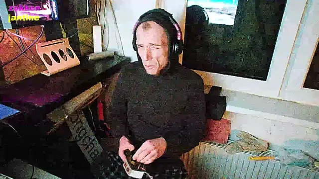 Snapshot of BongChannel chatting on January 10, 10:36 pm BongChannel online show from January 10, 10:36 pm