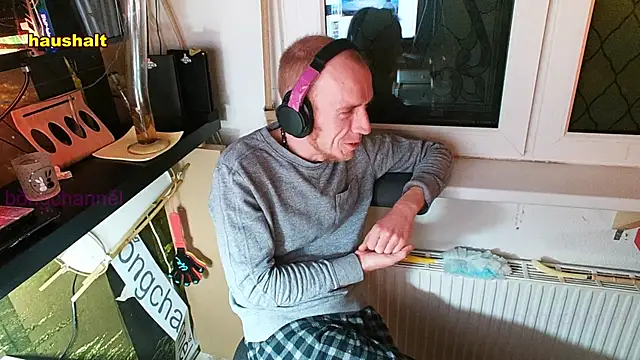 Snapshot of BongChannel chatting on January 12, 6:28 am BongChannel online show from January 12, 6:28 am