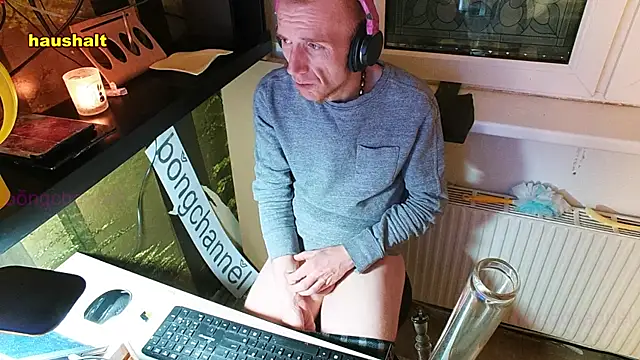 Snapshot of BongChannel chatting on January 12, 9:30 am BongChannel online show from January 12, 9:30 am