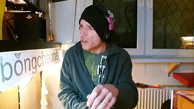 Snapshot of BongChannel chatting on January 25, 1:10 am BongChannel online show from January 25, 1:10 am