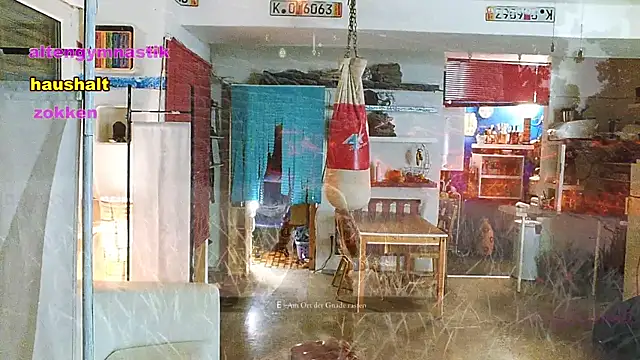 Snapshot of BongChannel chatting on January 31, 1:43 am BongChannel online show from January 31, 1:43 am