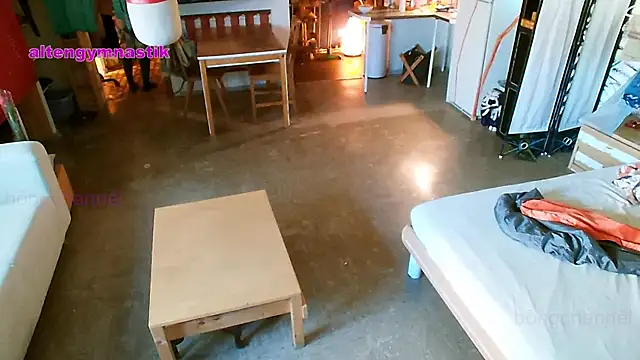 Snapshot of BongChannel chatting on February 3, 2:02 pm BongChannel online show from February 3, 2:02 pm