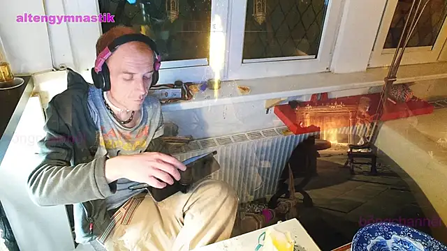 Snapshot of BongChannel chatting on March 18, 12:05 am BongChannel online show from March 18, 12:05 am