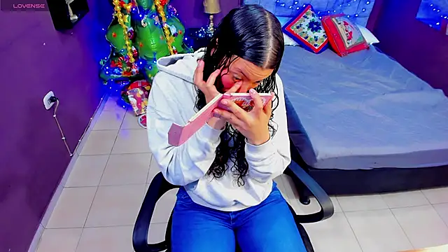 Snapshot of Lana_stone_ chatting on December 13, 3:16 am Lana stone online show from December 13, 3:16 am