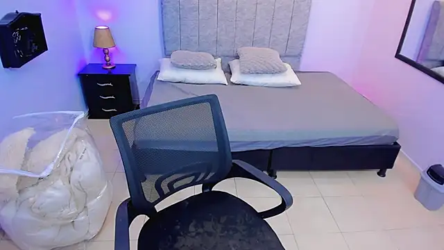 Snapshot of Lana_stone_ chatting on February 1, 3:30 am Lana stone online show from February 1, 3:30 am