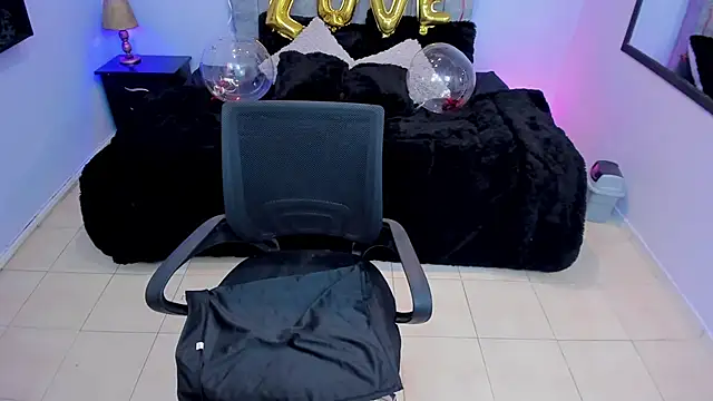 Snapshot of Lana_stone_ chatting on February 15, 8:22 am Lana stone online show from February 15, 8:22 am