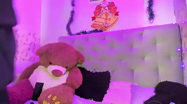 Emma-Wilson online show from December 18, 10:51 am