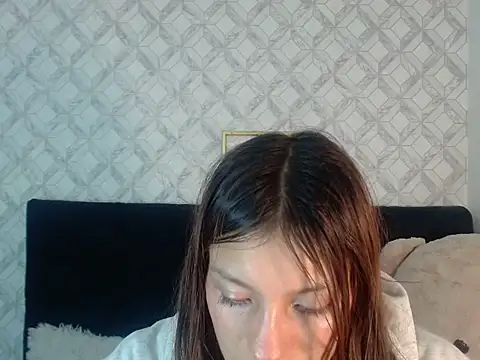 Snapshot of Emma-Wilson chatting on November 27, 3:30 am Emma-Wilson online show from November 27, 3:30 am