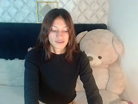 Snapshot of Emma-Wilson chatting on December 19, 4:30 am Emma-Wilson online show from December 19, 4:30 am