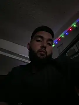 Snapshot of bigdickgio6923 chatting on December 9, 4:34 am bigdickgio6923 online show from December 9, 4:34 am