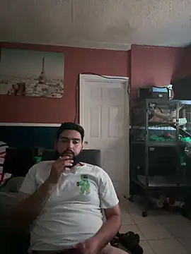 Snapshot of bigdickgio6923 chatting on January 31, 2:26 am bigdickgio6923 online show from January 31, 2:26 am