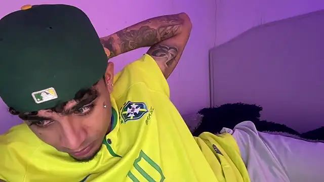 dominic brandd23 online show from September 21, 2:35 am