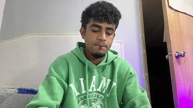 dominic brandd23 online show from November 11, 8:14 am