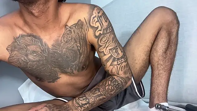 dominic brandd23 online show from December 19, 1:56 am