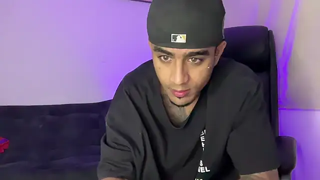 dominic brandd23 online show from February 5, 5:01 am