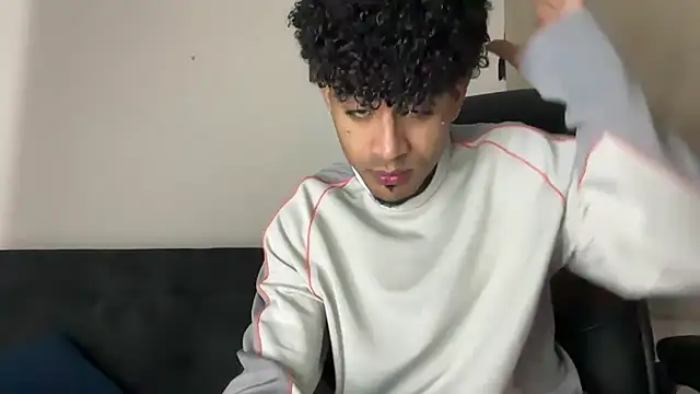 dominic brandd23 online show from March 6, 12:07 am