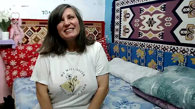 Snapshot of AdelineBlueEyes chatting on October 25, 10:56 am AdelineBlueEyes online show from October 25, 10:56 am