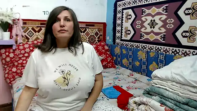 Snapshot of AdelineBlueEyes chatting on November 1, 10:50 am AdelineBlueEyes online show from November 1, 10:50 am