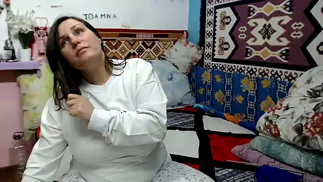 Snapshot of AdelineBlueEyes chatting on November 14, 11:20 am AdelineBlueEyes online show from November 14, 11:20 am