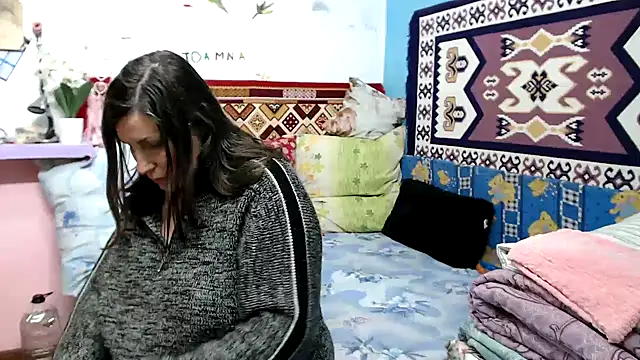 Snapshot of AdelineBlueEyes chatting on November 15, 11:29 am AdelineBlueEyes online show from November 15, 11:29 am