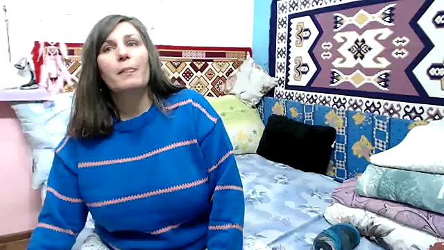 Snapshot of AdelineBlueEyes chatting on November 17, 9:59 am AdelineBlueEyes online show from November 17, 9:59 am