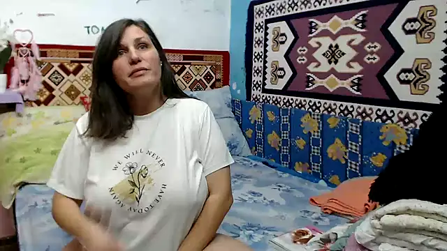 Snapshot of AdelineBlueEyes chatting on November 20, 10:48 am AdelineBlueEyes online show from November 20, 10:48 am