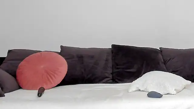 Deliciouslips online show from March 10, 5:07 pm