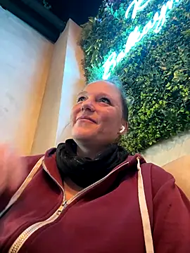 Snapshot of MoniqueLaFee chatting on December 16, 8:41 am MoniqueLaFee online show from December 16, 8:41 am