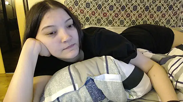 Snapshot of AlisaDevis chatting on January 5, 12:10 pm AlisaDevis online show from January 5, 12:10 pm