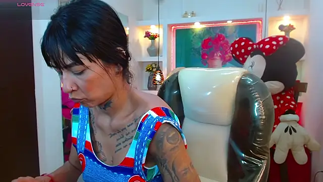 Snapshot of lorenapinto chatting on October 29, 1:41 am lorenapinto online show from October 29, 1:41 am