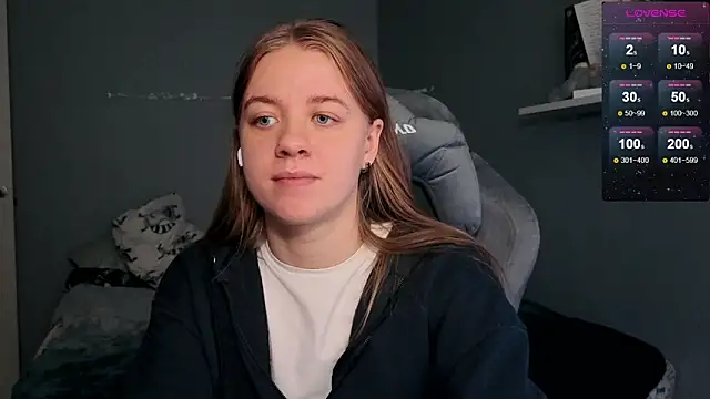 Snapshot of candy_maggie chatting on November 14, 8:13 am candy maggie online show from November 14, 8:13 am