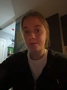 Snapshot of candy_maggie chatting on November 15, 5:31 pm candy maggie online show from November 15, 5:31 pm